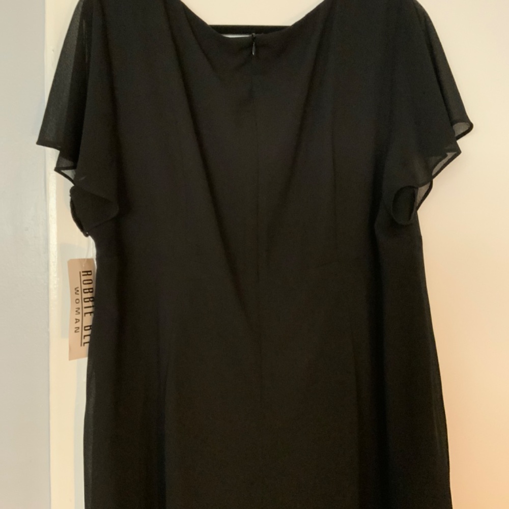 Simple black dress - Picture 3 of 3